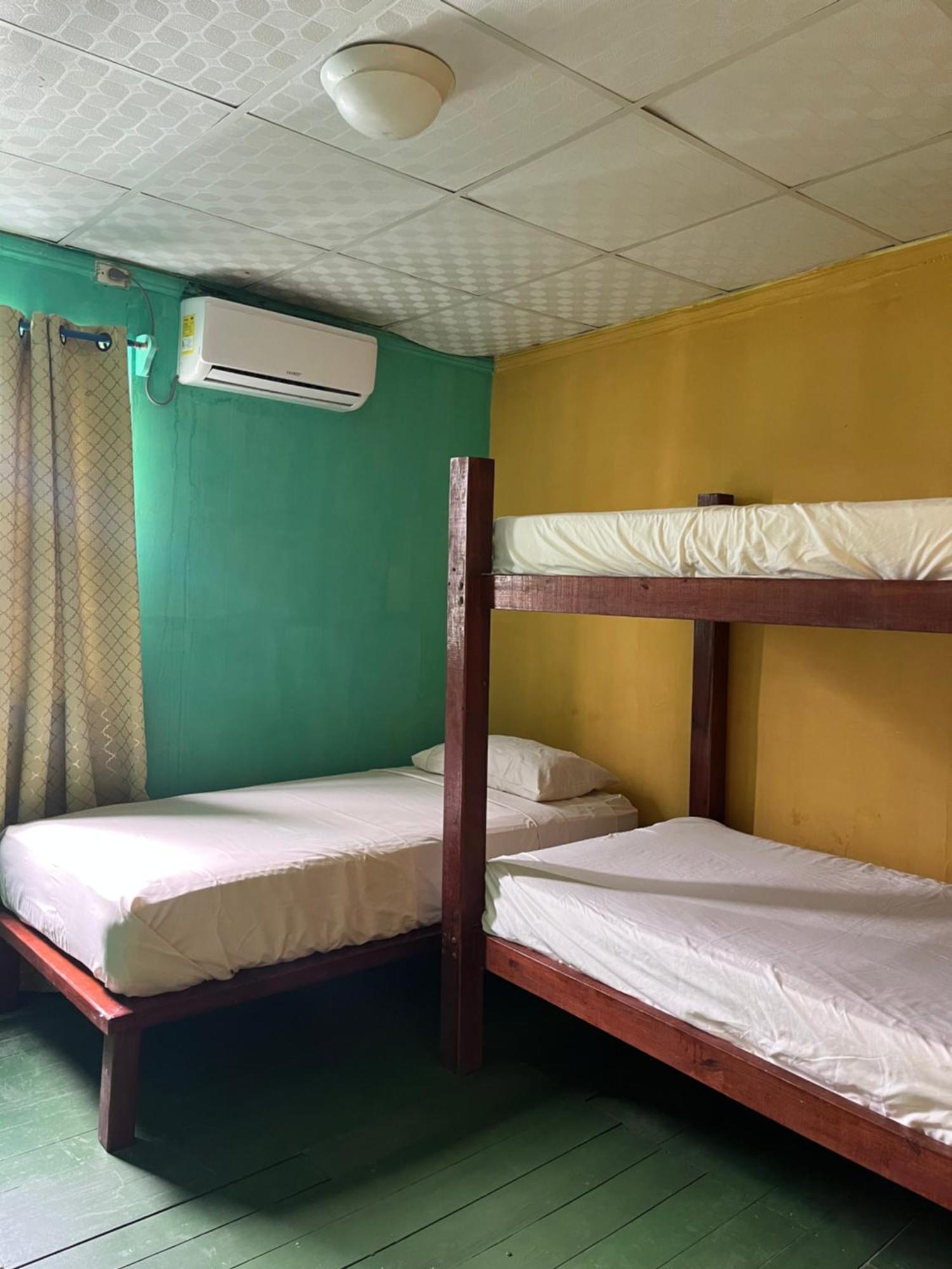 Hostal Cay Bastimentos Esterno foto